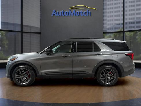 Used 2025 Ford Explorer ST AWD/4WD image 7