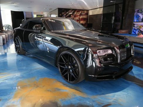 Used 2017 Rolls-Royce Dawn image 1