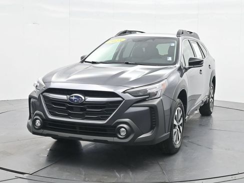 Used 2025 Subaru Outback Premium AWD/4WD image 13
