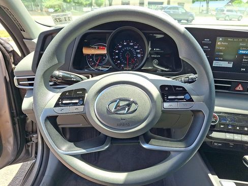 Used 2023 Hyundai Elantra SEL FWD image 19