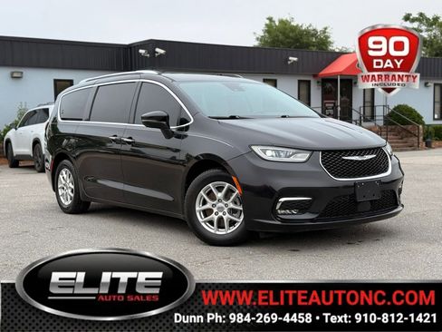 Used 2021 Chrysler Pacifica Touring-L FWD image 1