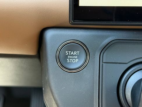New 2026 Land Rover Defender 110 X-Dynamic SE AWD/4WD image 23