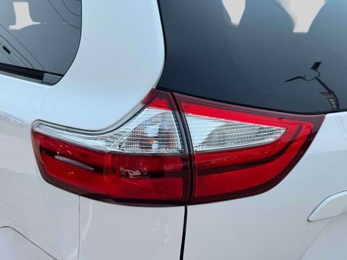 Used 2015 Toyota Sienna LE FWD image 10