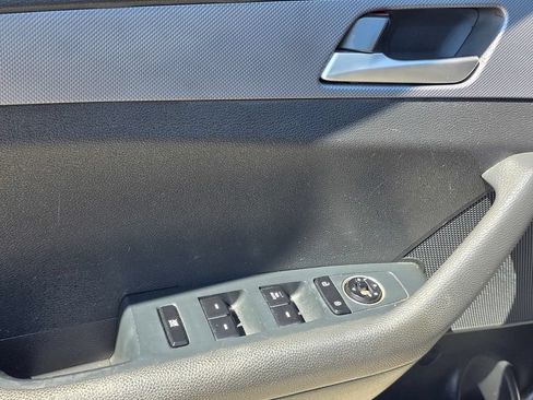 Used 2018 Hyundai Sonata SE FWD image 14