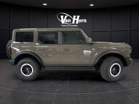 New 2025 Ford Bronco Outer Banks w/ Sasquatch Package image 2