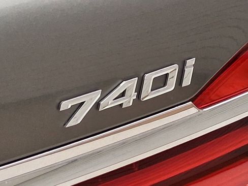 Used 2019 BMW 740i 740i w/ Cold Weather Package image 24