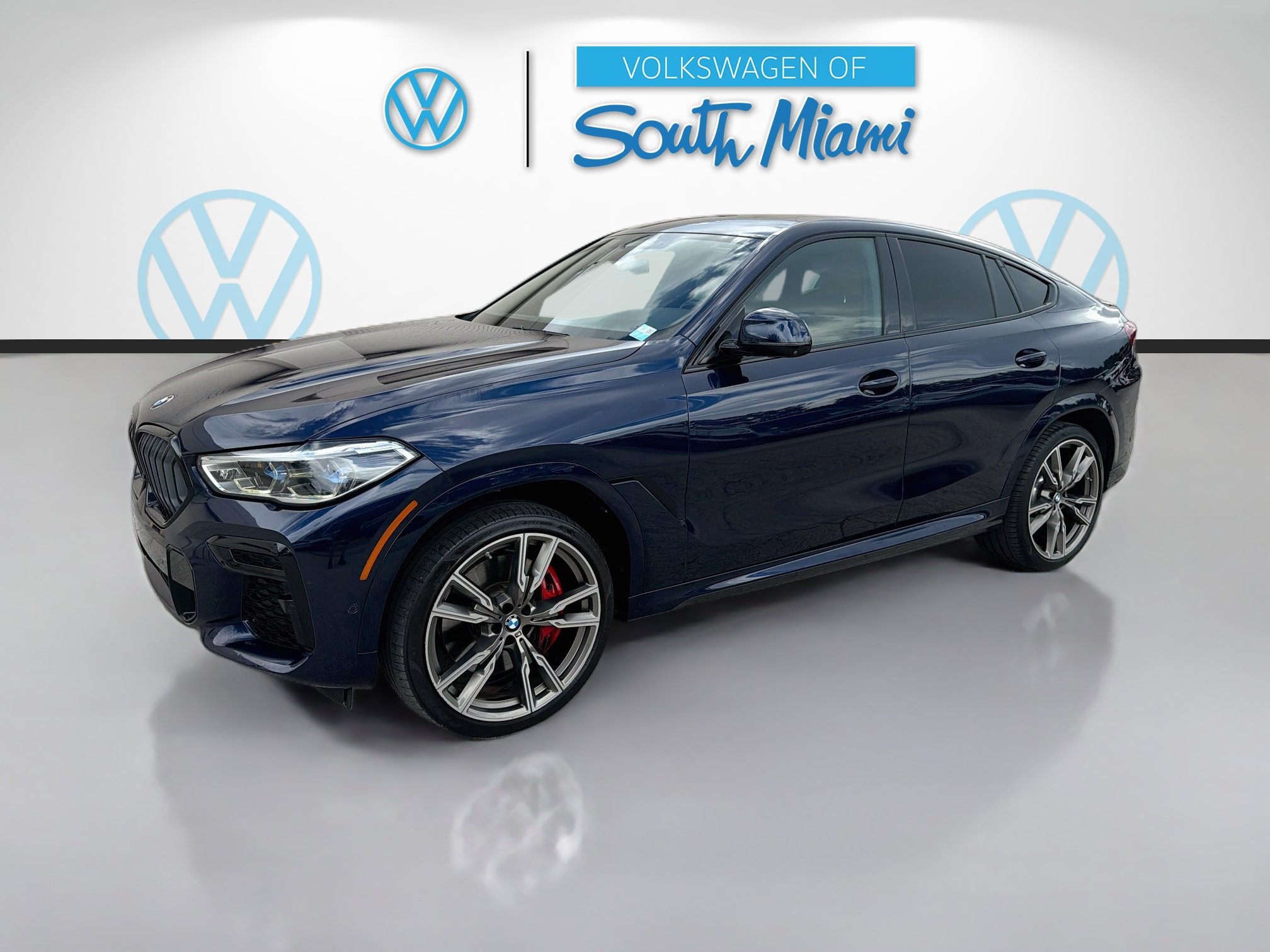Used 2022 BMW X6 M50i w/ Executive Package AWD/4WD image 3