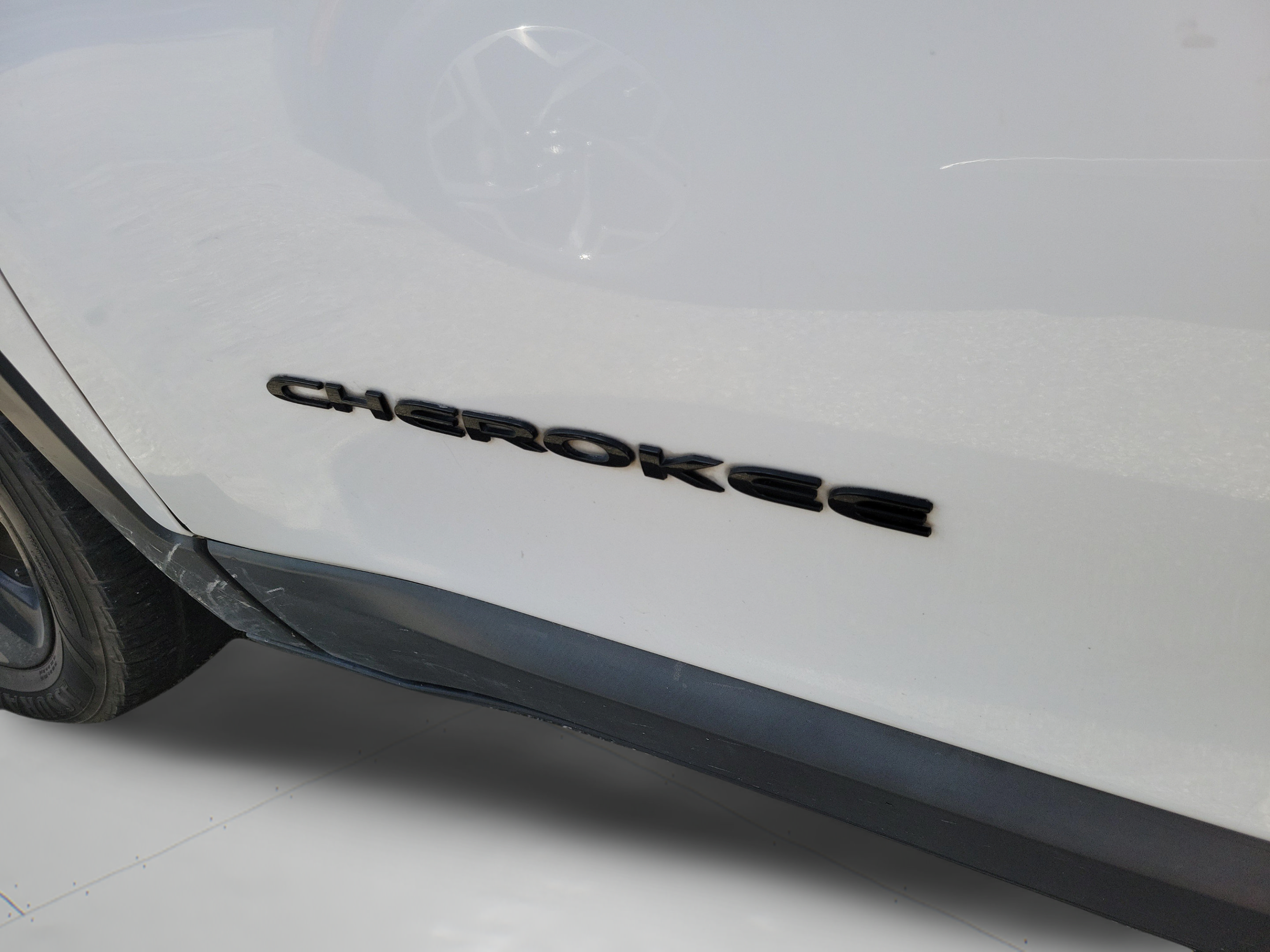 Used 2018 Jeep Cherokee Limited w/ Technology Group FWD image 27