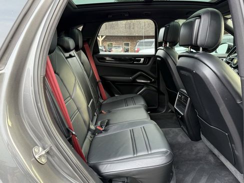 Used 2019 Porsche Cayenne Base image 22