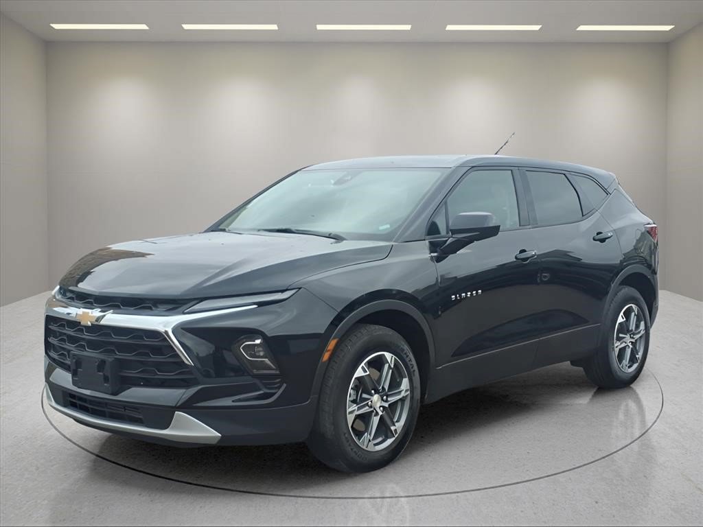 Certified 2025 Chevrolet Blazer LT AWD/4WD image 3