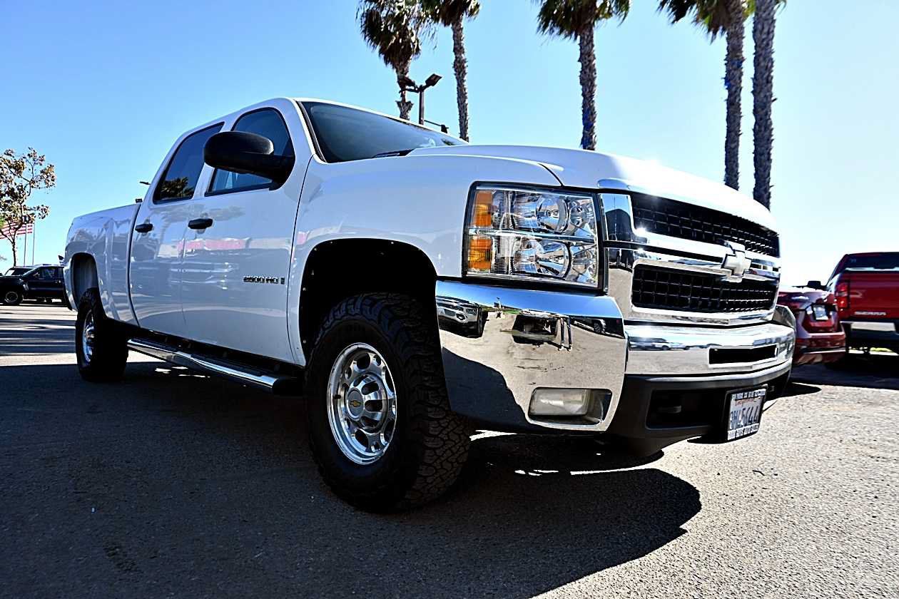 Used 2007 Chevrolet Silverado 2500 LT w/ 2LT Convenience Package RWD image 3