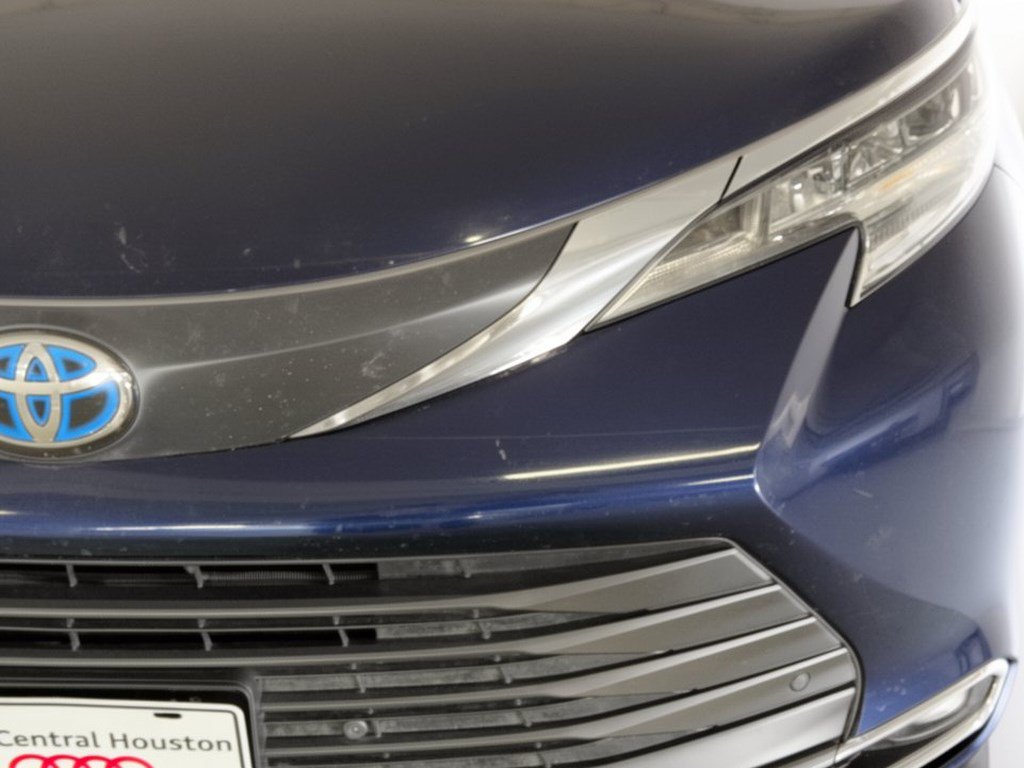 Used 2024 Toyota Sienna XLE FWD image 12