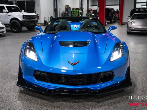 Used 2015 Chevrolet Corvette Z06 w/ 3LZ Preferred Equipment Group RWD image 8