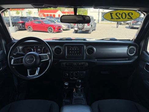 Used 2021 Jeep Wrangler Unlimited Sahara AWD/4WD image 3
