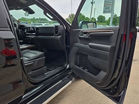 Used 2024 Chevrolet Silverado 1500 LT w/ Leather Package AWD/4WD image 84