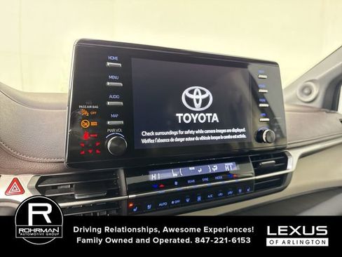 Used 2023 Toyota Sienna Platinum image 6