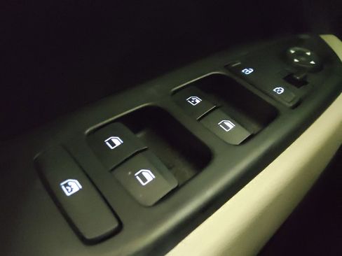 Used 2023 Hyundai Venue SEL FWD image 27