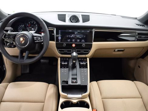 Certified 2025 Porsche Macan AWD/4WD image 13