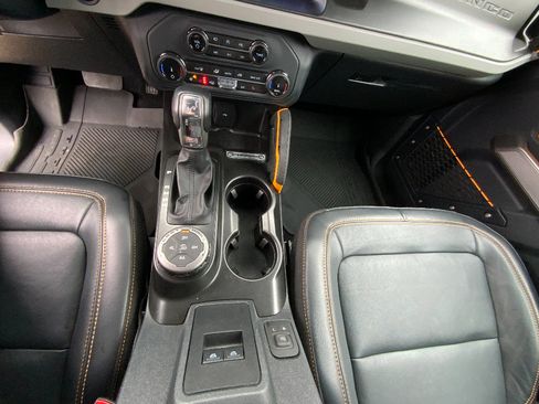 Used 2022 Ford Bronco Badlands image 16