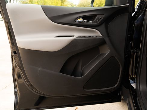 Used 2024 Chevrolet Equinox LS image 37