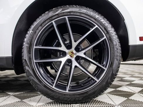 Used 2023 Porsche Macan AWD/4WD image 43