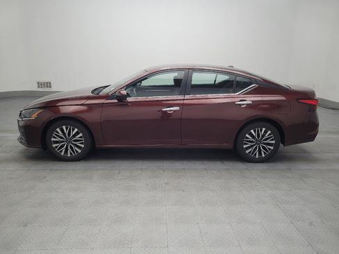 Used 2023 Nissan Altima 2.5 SV image 2