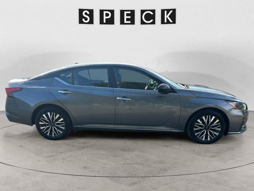 Used 2024 Nissan Altima 2.5 SV FWD image 6