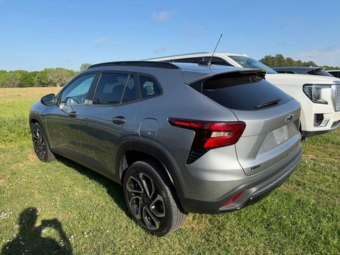 Used 2025 Chevrolet Trax RS w/ Driver Confidence Package image 3