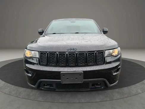 Used 2019 Jeep Grand Cherokee Laredo AWD/4WD image 2