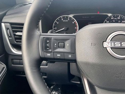 Used 2025 Nissan Rogue SV image 17