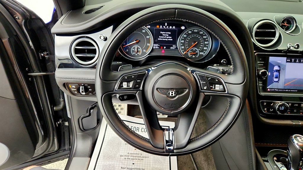Used 2018 Bentley Bentayga AWD/4WD image 17