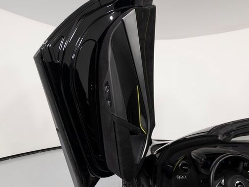 Used 2024 McLaren 750S Spider image 11