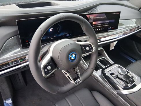New 2026 BMW 750e xDrive image 4