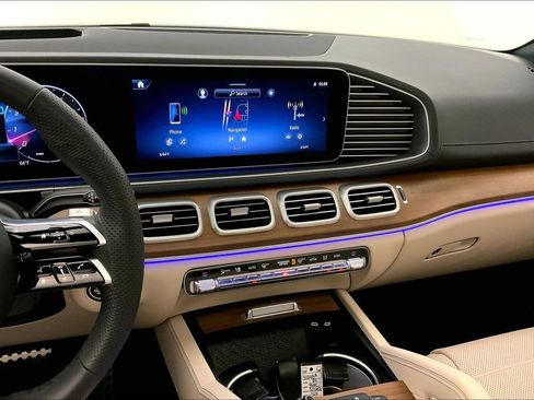 Used 2024 Mercedes-Benz GLS 450 4MATIC image 5