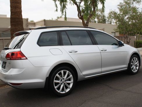 Used 2015 Volkswagen Golf SE w/ Lighting Package FWD image 3