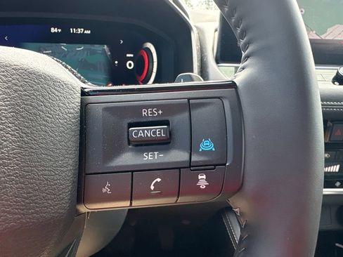 Used 2025 Nissan Rogue Platinum w/ Platinum Premium Package FWD image 9