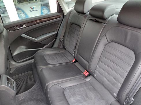 Used 2014 Volkswagen Passat TDI SEL Premium image 16