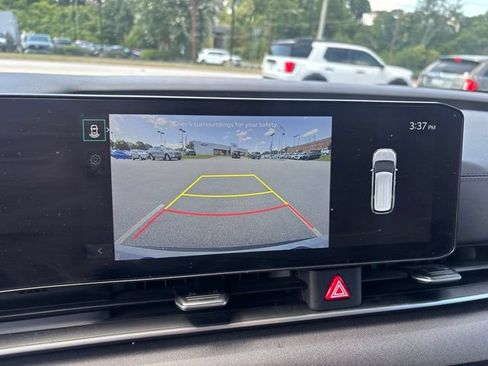 Used 2025 Kia Carnival EX FWD image 12