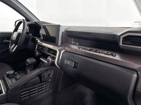 Certified 2025 Toyota Tacoma TRD Off-Road image 38