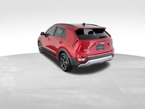Certified 2025 Kia Niro EX FWD image 9