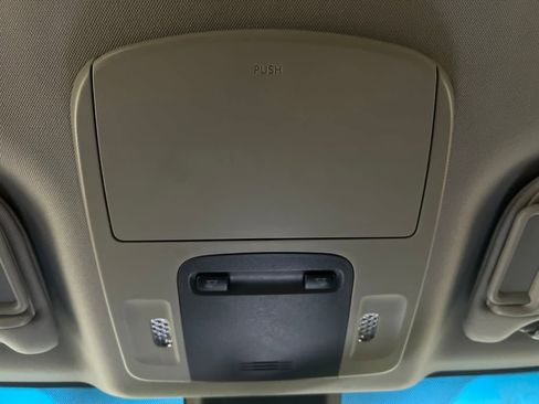 Used 2018 Toyota Camry SE FWD image 23