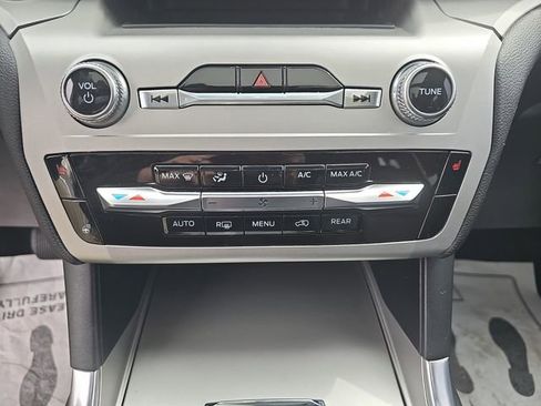 Used 2022 Ford Explorer XLT w/ Equipment Group 202A image 28