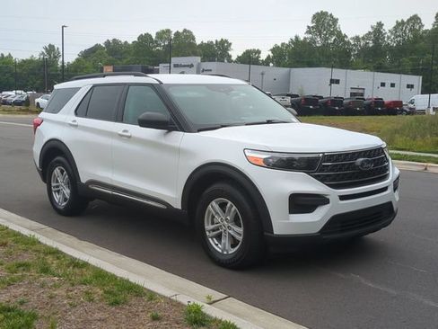 Used 2023 Ford Explorer XLT AWD/4WD image 15