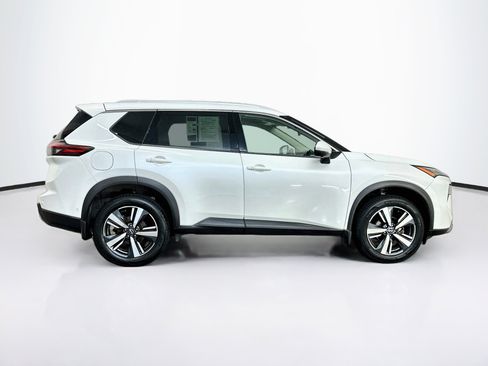Used 2024 Nissan Rogue SL AWD/4WD image 10