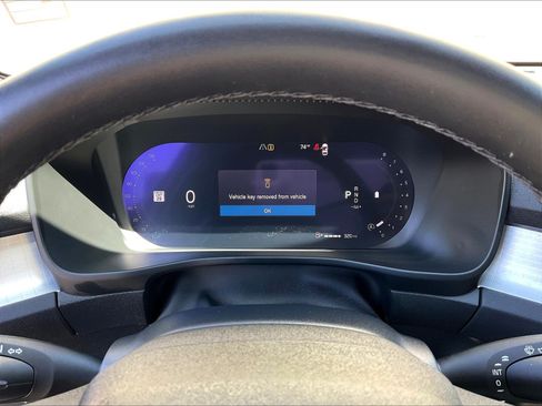 Used 2025 Volvo XC40 B5 Core AWD/4WD image 20