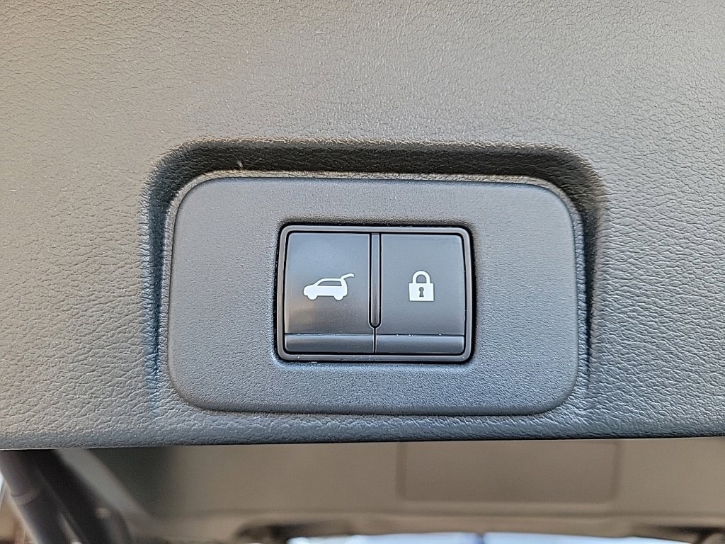 Used 2023 Nissan Rogue Platinum AWD/4WD image 17