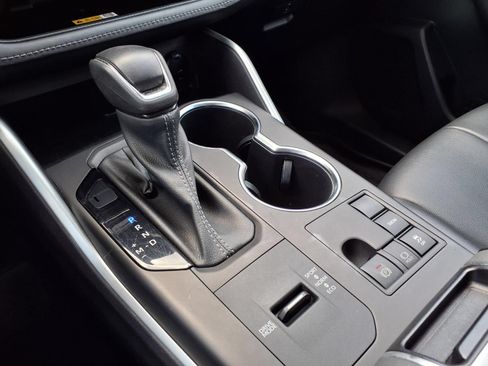 Used 2023 Toyota Highlander XLE FWD image 25