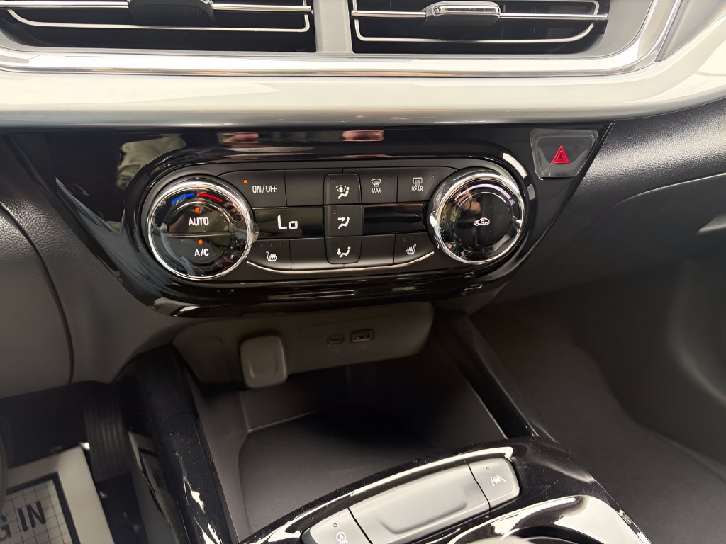 New 2026 Chevrolet Trax LT w/ LT Convenience Package FWD image 23
