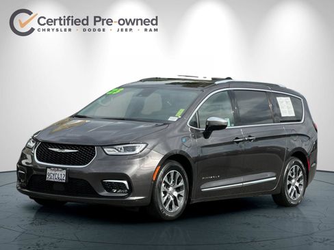 Used 2023 Chrysler Pacifica Pinnacle FWD image 8