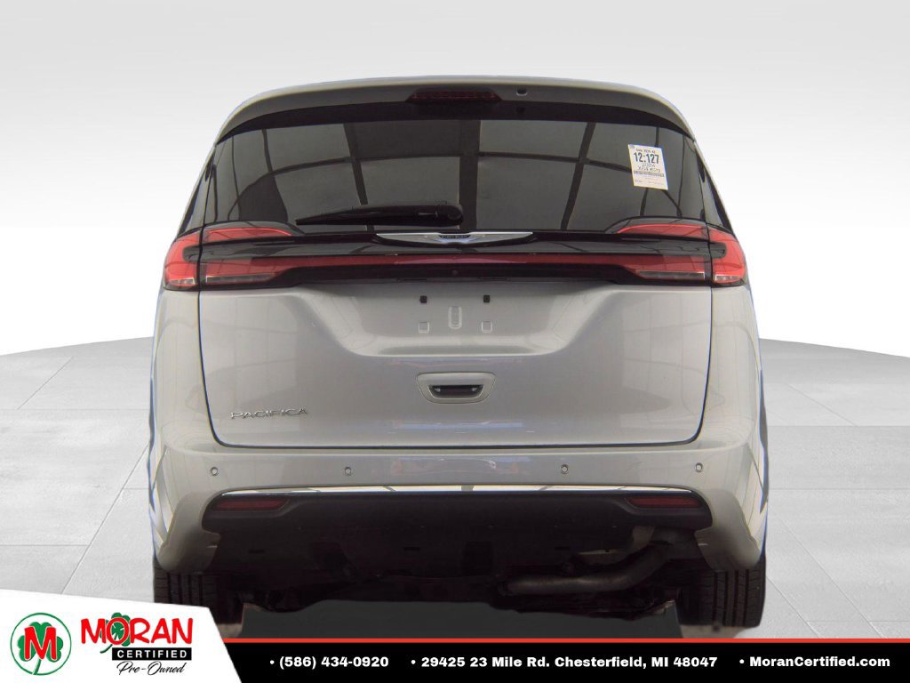 Used 2024 Chrysler Pacifica Touring-L FWD image 7